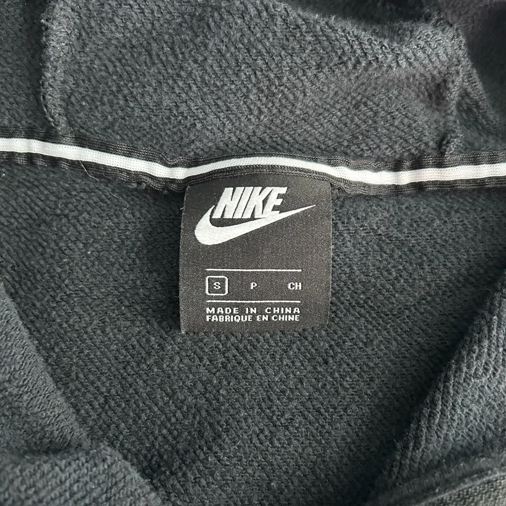 SOLD Nike Women's Black and Gold Quarter-Zip Hoodie - Picture 6 of 8